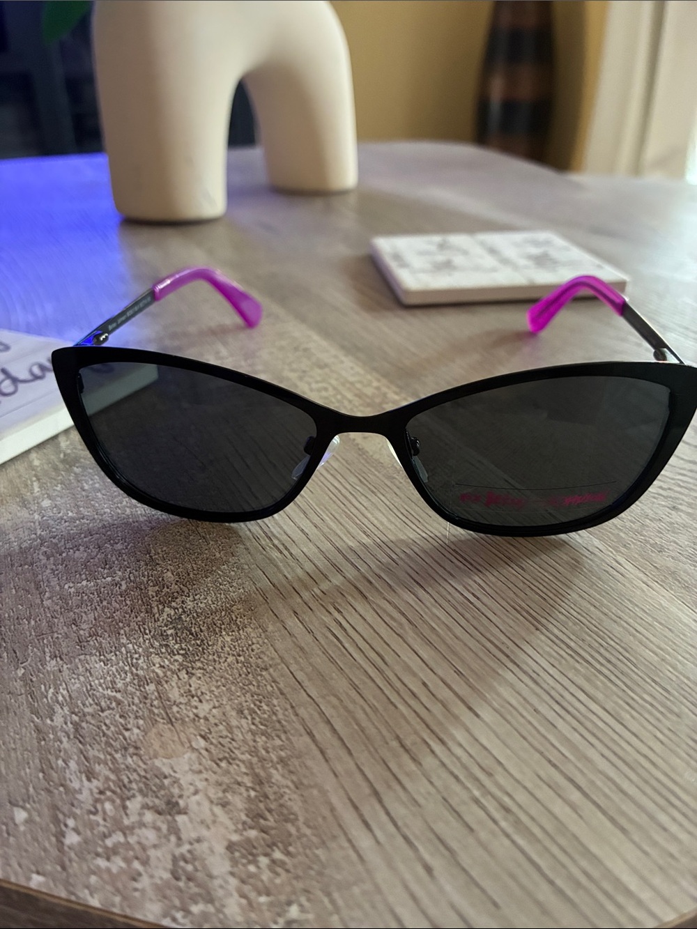 Betsey Johnson Black Frame Sunglasses with Pink Temples - Picture 2 of 5
